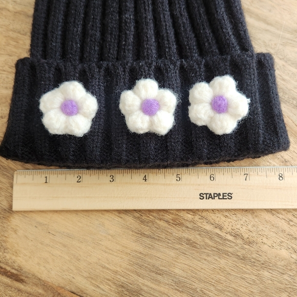 Steve Madden Knitted Women's Hat With Three Knitted Cream and Purple Flowers - Picture 12 of 12